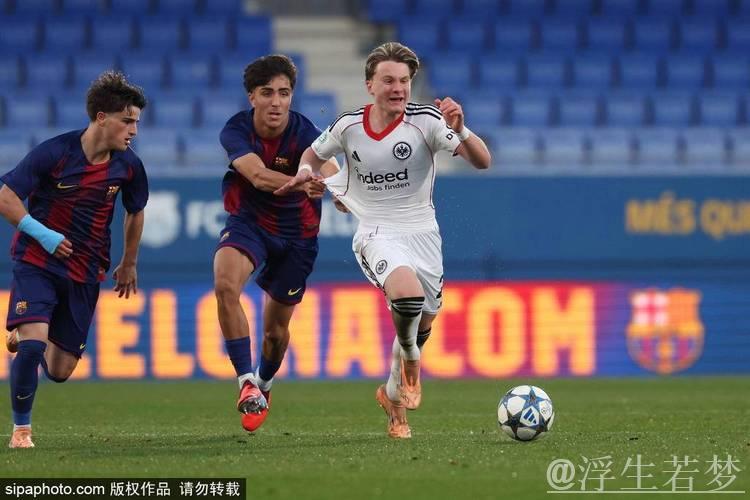 巴萨、曼城与切尔西争抢波兰17岁妖星皮图谢夫斯基 巴萨、曼城与切尔西争抢波兰17岁妖星皮图谢夫斯基